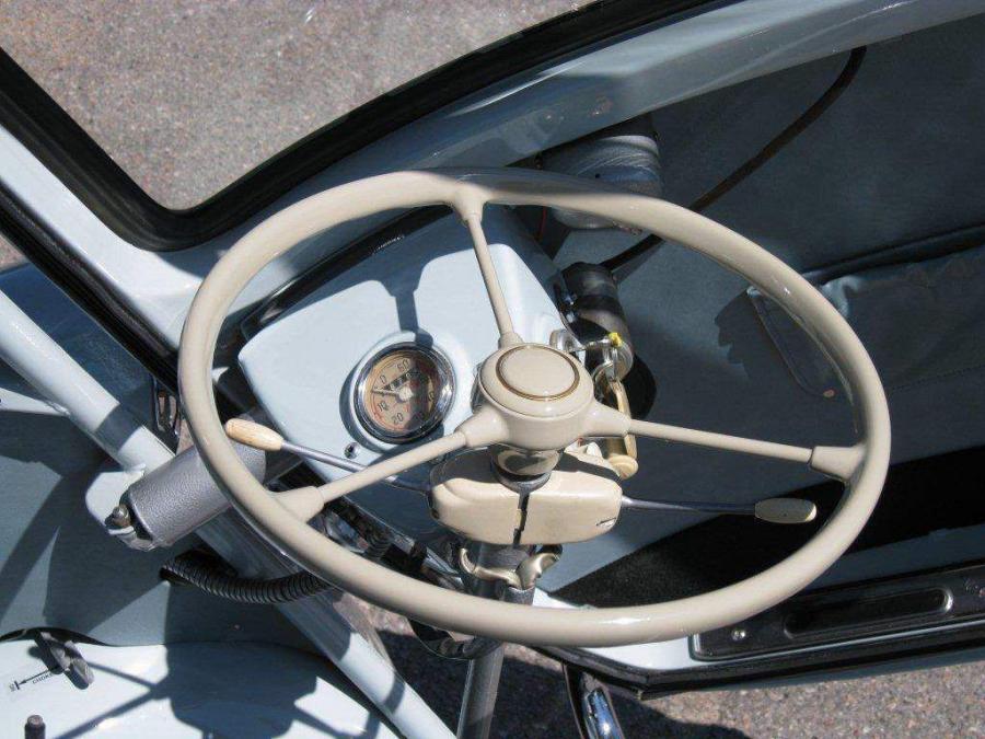  BMW Isetta 300 1956 года  (фото 8 из 12)